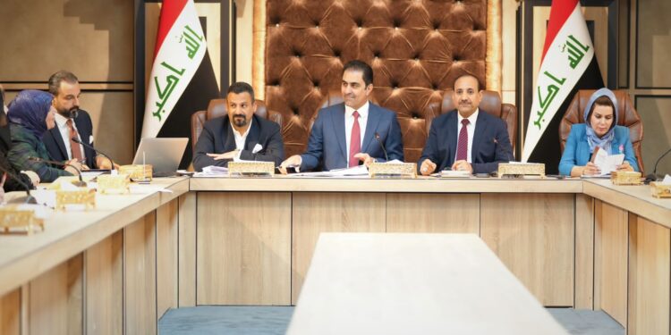 المندلاوي يترأس اجتماعاً للجنة المالية النيابية لمناقشة الموازنة  بحضور طيف سامي