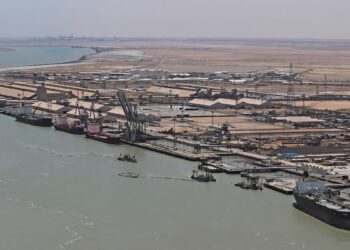 توقيع عقداً لإنشاء رصيف خدمي عائم في ميناء أم قصر