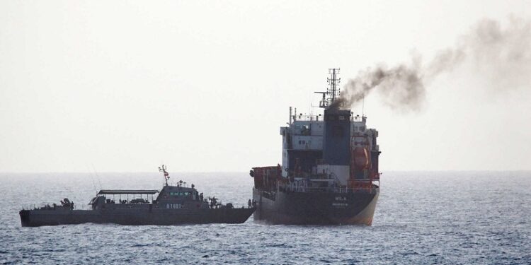 ايران تحتجــز ناقلة نفط بخليج عمان