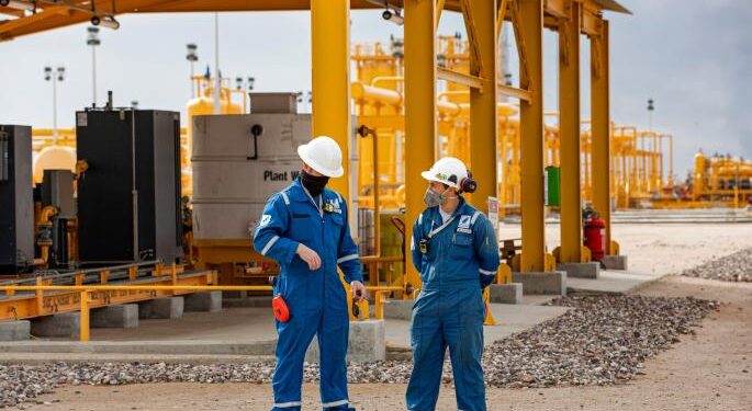 تطور أرقام “إنتاج وصادرات النفط العراقية” لا يشفع لحل الأزمات الاقتصادية