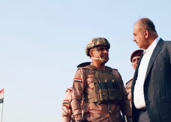 وزير الدفاع يوجه باتخاذ الإجراءات القانونية بحق (آمرين وضابط استخبارات) في ديالى