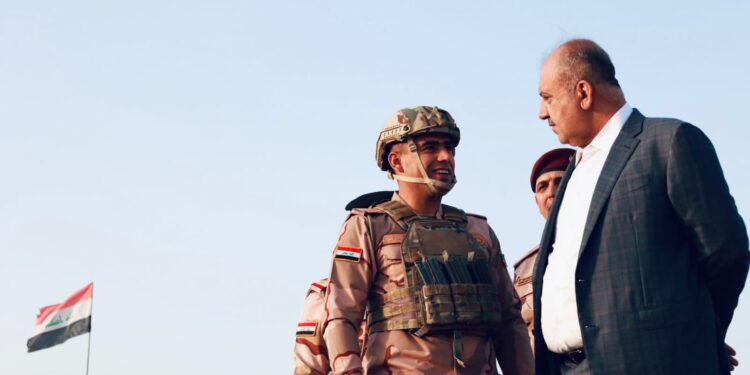 وزير الدفاع يوجه باتخاذ الإجراءات القانونية بحق (آمرين وضابط استخبارات) في ديالى