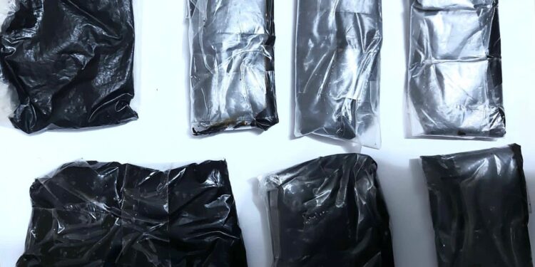 إحباط محاولة تهريب (مادة الترياك المخدرة) بحوزة مسافر أجنبي في منفذ زرباطية