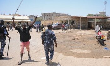 آلاف الطلاب المصريين يبحثون عن “طريق الخروج” من معارك الخرطوم