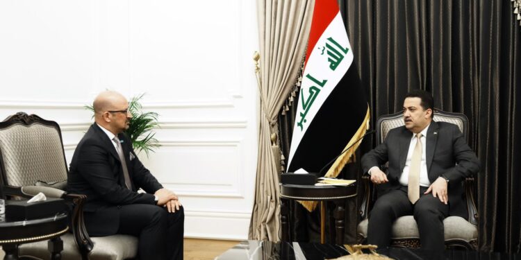 رئيس مجلس الوزراء السيد محمد شياع السوداني يلتقي ممثل منظمة الصحة العالمية في العراق