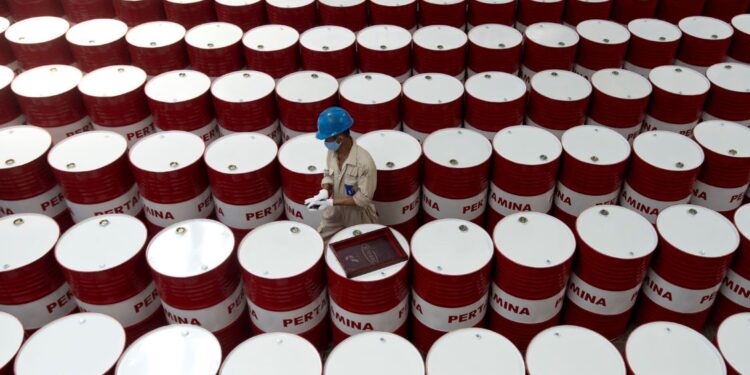 تراجع مخزونات “الخام الأمريكية” أكثر من المتوقع