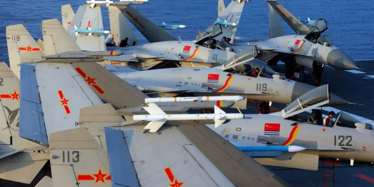 طائرات صينية تجتـــاز خط المنتصف بمضيق تايوان