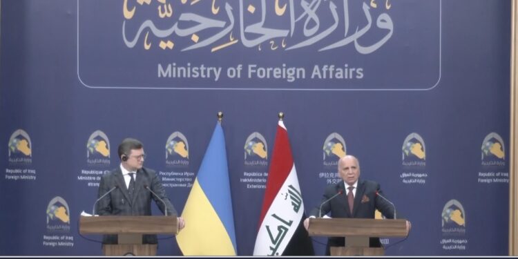 وزير الخارجية .. أوكرانيا دولة مهمة و بغداد مع “وقف إطلاق النار في الحرب مع روسيا”