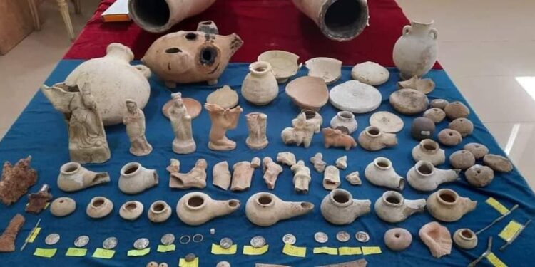 الاعلان عن استعادة قرابة 4000 قطعة اثرية مهربة .. (داعش أوهم الناس بتدميرها)