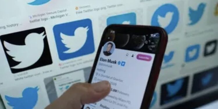 تطبيق “تويتر” يسمح للناشرين بفرض رسوم على المستخدمين