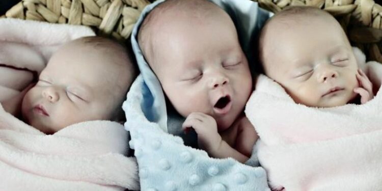 أب لـ 600 طفل عمره 41 عاما يواجه “أزمة”