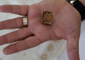 أصغر مصاحف العالم … تسبب في إسلام عائلة بأكملها