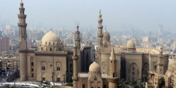 مسجد الرفاعي .. تحفة معمارية ومقبرة ملكية في قلب القاهرة