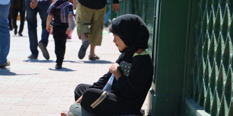 التسول في العراق “مهنة تدار من قبل مافيات”