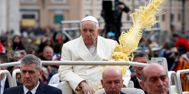 البابا يترأس قداس أحد الشعانين ,,, بعد خروجه من المستشفى