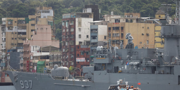 الصين تجري محاكاة لضربات على “أهداف رئيسية في تايوان” .. وجها لوجه