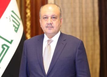 وزيرالدفاع يوجه بأستبدال الهويات العسكرية للضباط والمراتب بأخرى (لم يسبق حملها في الدولة العراقية)