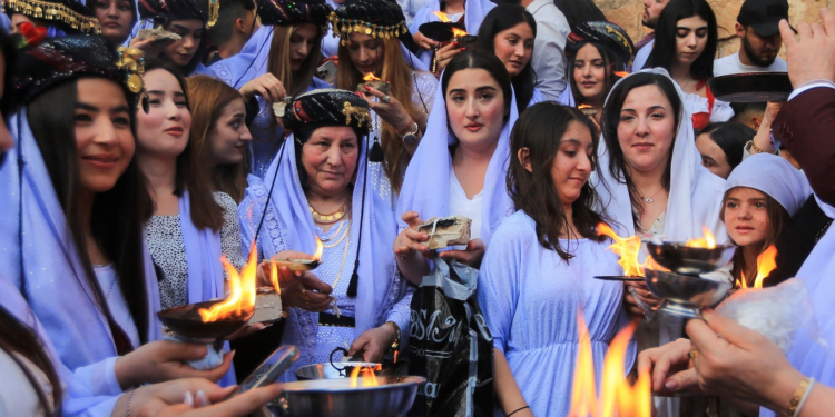 الإيزيديون يحتفلون بـ(الأربعاء الأحمر) في معبد لالش