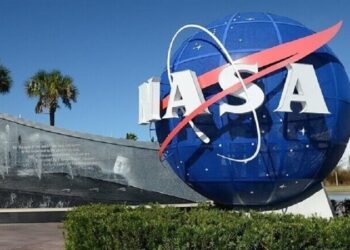 ناسا تكشف عن أسماء رواد الفضاء في مهمة حول القمر عام 2024