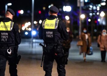 الشرطة الألمانية تشتبه في (طفل عمره 11 عاما بارتكاب جريمة قتل)