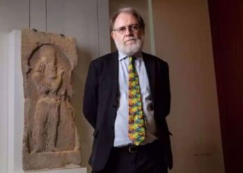 جدل في إيران حول أصالة المنحوتة الإيرانية التي “أكتشفت في بريطانيا أثناء تهريبها”