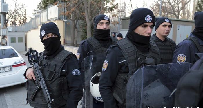 تركيا .. توقيف أكثر من مئة شخص بتهمة الإرهاب