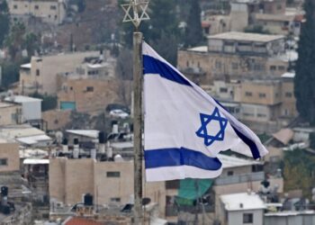 إسرائيل تفتتح سفارة لها على بعد (17 كيلو متراً) عن إيران