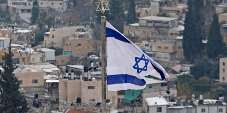 إسرائيل تفتتح سفارة لها على بعد (17 كيلو متراً) عن إيران