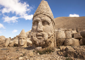 ملوك وأباطرة ,,, قبورهم مجهولة حتَّى اليوم