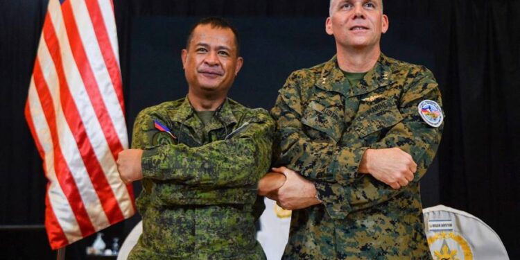 الفيليبين والولايات المتحدة تطلقان أكبر مناوراتهما العسكرية المشتركة