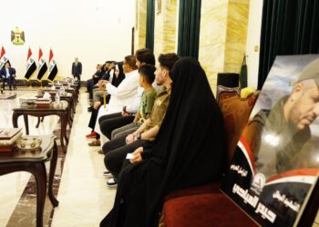 السوداني يستقبل عدداً من عوائل شهداء الحشد الشعبي
