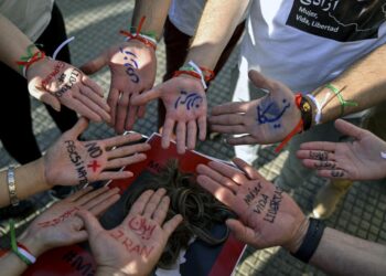 مشاهير العالم يرفعون الصوت من أجل نساء إيران