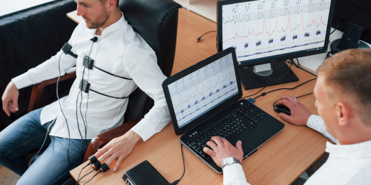 هل يمكنك خداع جهاز كشف الكذب فعلاً !