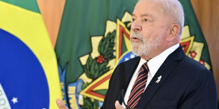 الرئيس البرازيلي يزور الصين ويقطع عزلة سلفه