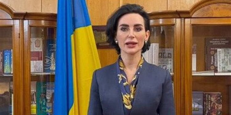 فضيحة عابرة للقارات للسفيرة الأوكرانية لدى بلغاريا .. بقميص النوم على الهواء