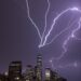 البرق يضرب مركز التجارة العالمي في أمريكا