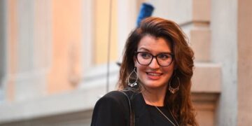 مجلة “بلاي بوي” تنشر صورة فاضحة لوزيرة فرنسية