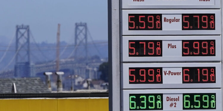 طفرة في أسعار النفط و الذهب يفقد بريقه … بعد مفاجأة “أوبك+”