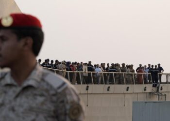 السعودية تجلي عشرات الإيرانيين من السودان