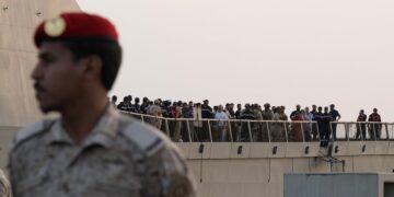 السعودية تجلي عشرات الإيرانيين من السودان