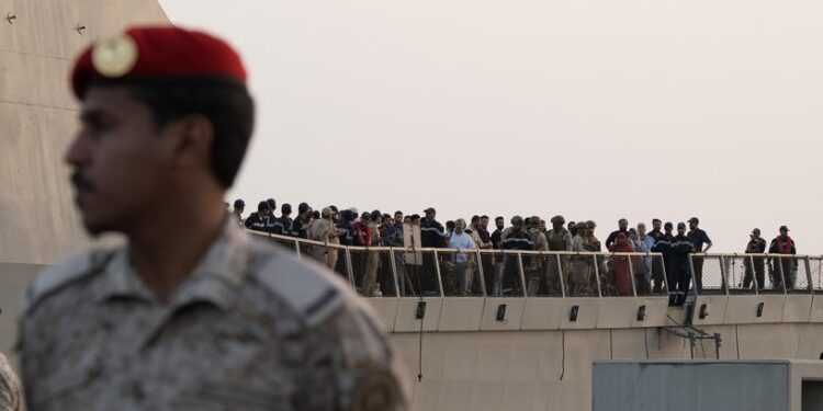 السعودية تجلي عشرات الإيرانيين من السودان