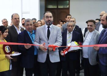 نوفل أبو رغيف يفتتح معرضاً بعنوان “الطبيعة فكروحوار” للفنان عقيل اللامي