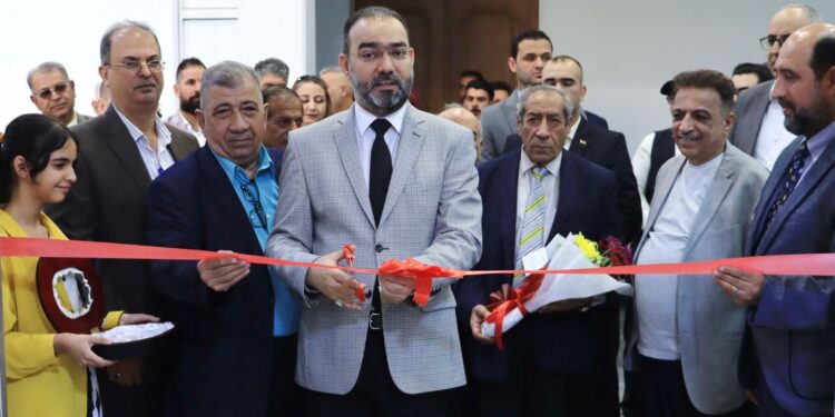 نوفل أبو رغيف يفتتح معرضاً بعنوان “الطبيعة فكروحوار” للفنان عقيل اللامي