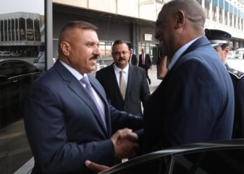 وزير الداخلية يستقبل نظيره السوداني من أرض مطار بغداد الدولي