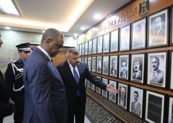 وزير الداخلية يستقبل نظيره السوداني في مقر الوزارة