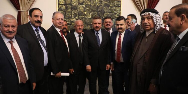 وزير الداخلية يقيم مأدبة إفطار للضباط المتقاعدين .. واصفاً إياهم (بفخر المؤسسة الأمنية)