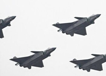 طائرات حربية و سفن تابعة للجيش الصيني حول تايوان