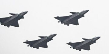 طائرات حربية و سفن تابعة للجيش الصيني حول تايوان