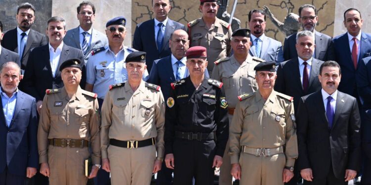 رئيسُ جهازِ مكافحة الإرهاب يستقبلُ وفد جامعة الدفاع للدراسات العسكرية