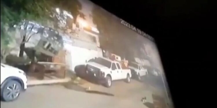 فيديوات متداولة للحظة هروب كمبش من مركز الشرطة